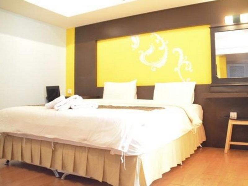 Hotel Baan Chalelarn HHQ Esterno foto