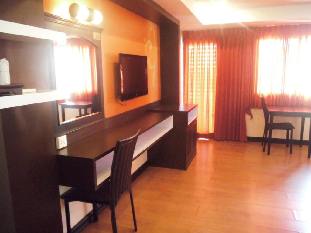 Hotel Baan Chalelarn HHQ Esterno foto