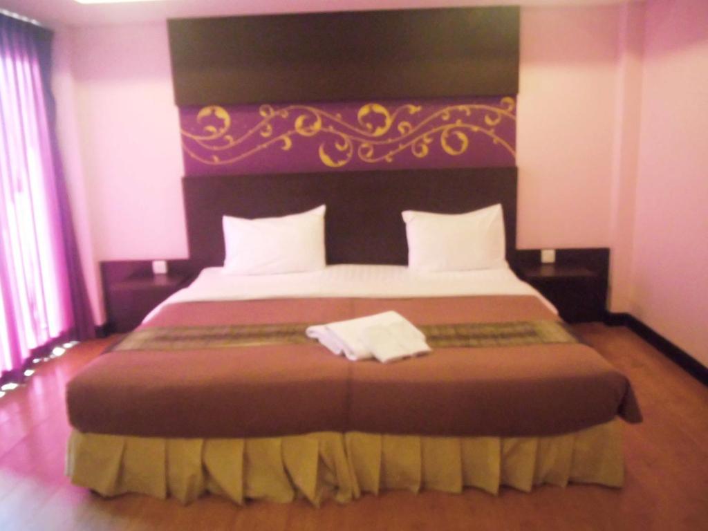 Hotel Baan Chalelarn HHQ Esterno foto