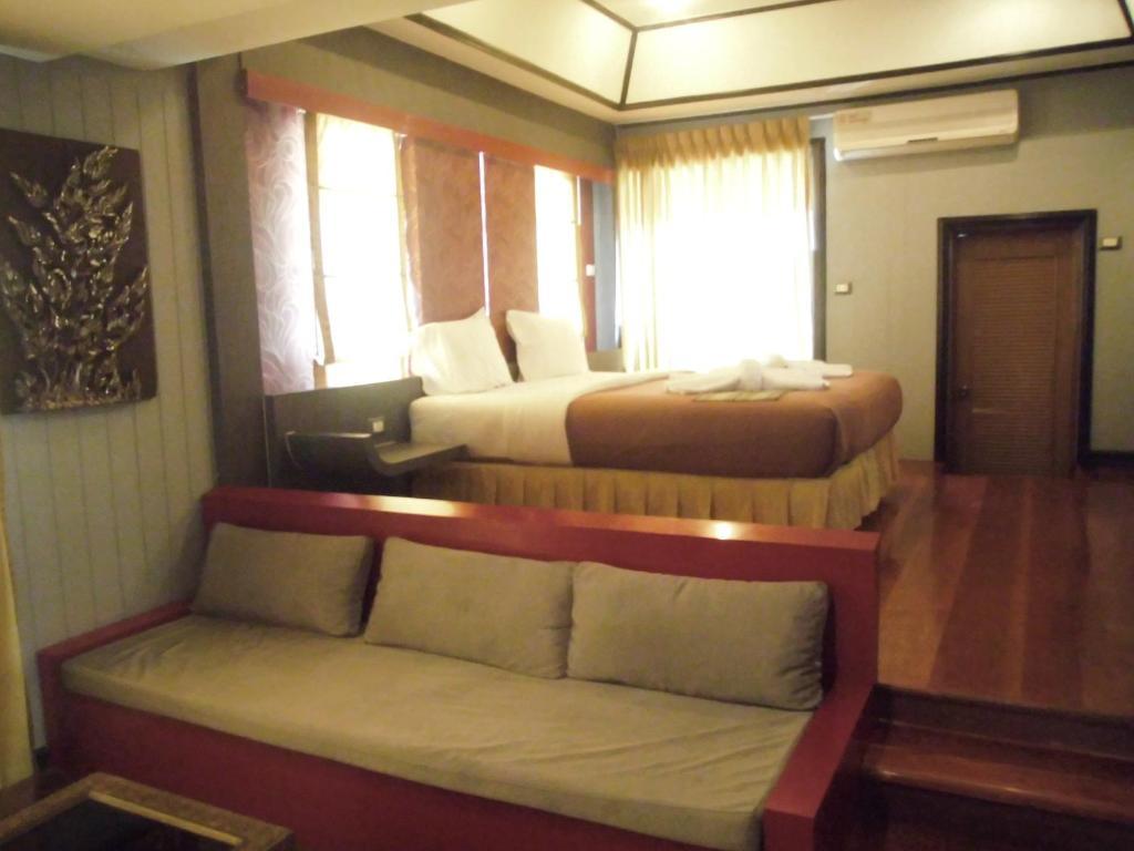 Hotel Baan Chalelarn HHQ Esterno foto