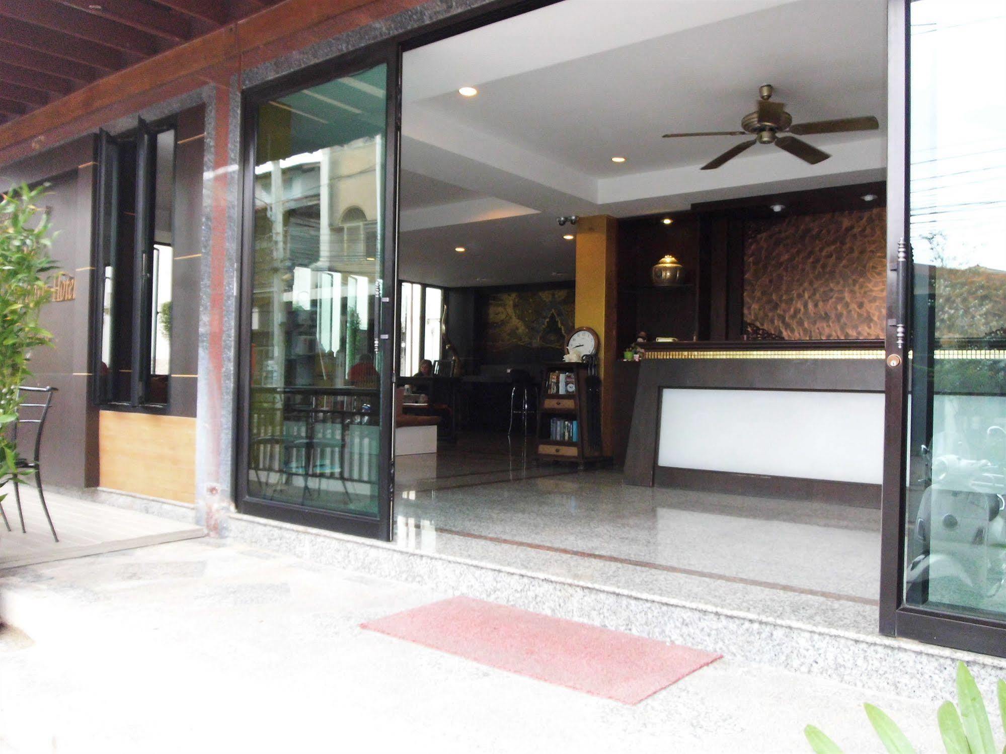 Hotel Baan Chalelarn HHQ Esterno foto