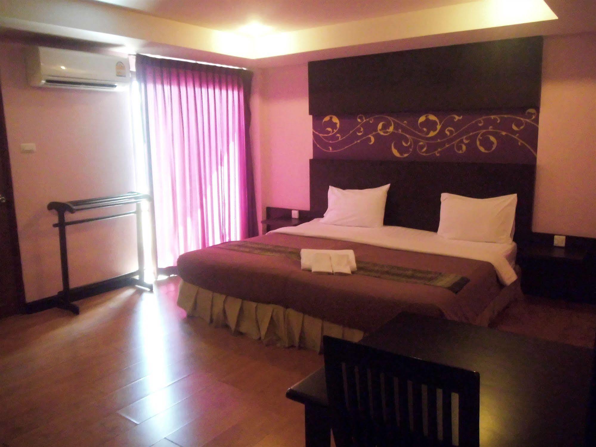 Hotel Baan Chalelarn HHQ Esterno foto